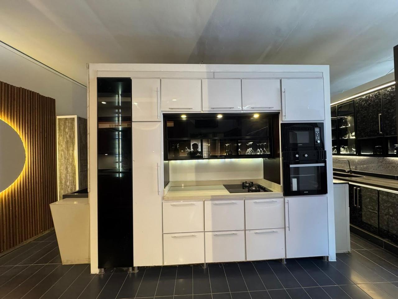 Custom Kitchen Cabinets: Design & Installation Services